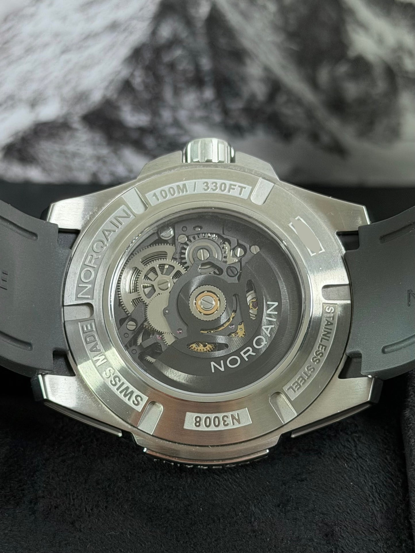 Norqain Independence Skeleton 40mm / 2025 / Full Set / Neuwertig