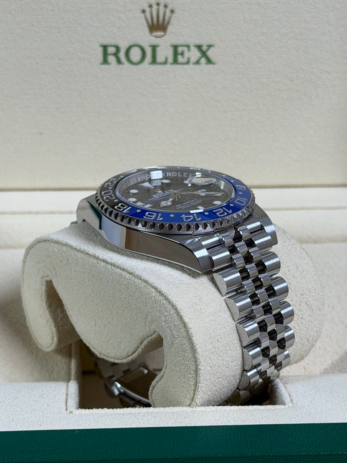 Rolex GMT Master 2 "Batgirl" 126710BLNR / 2022 / Full Set / Top Zustand