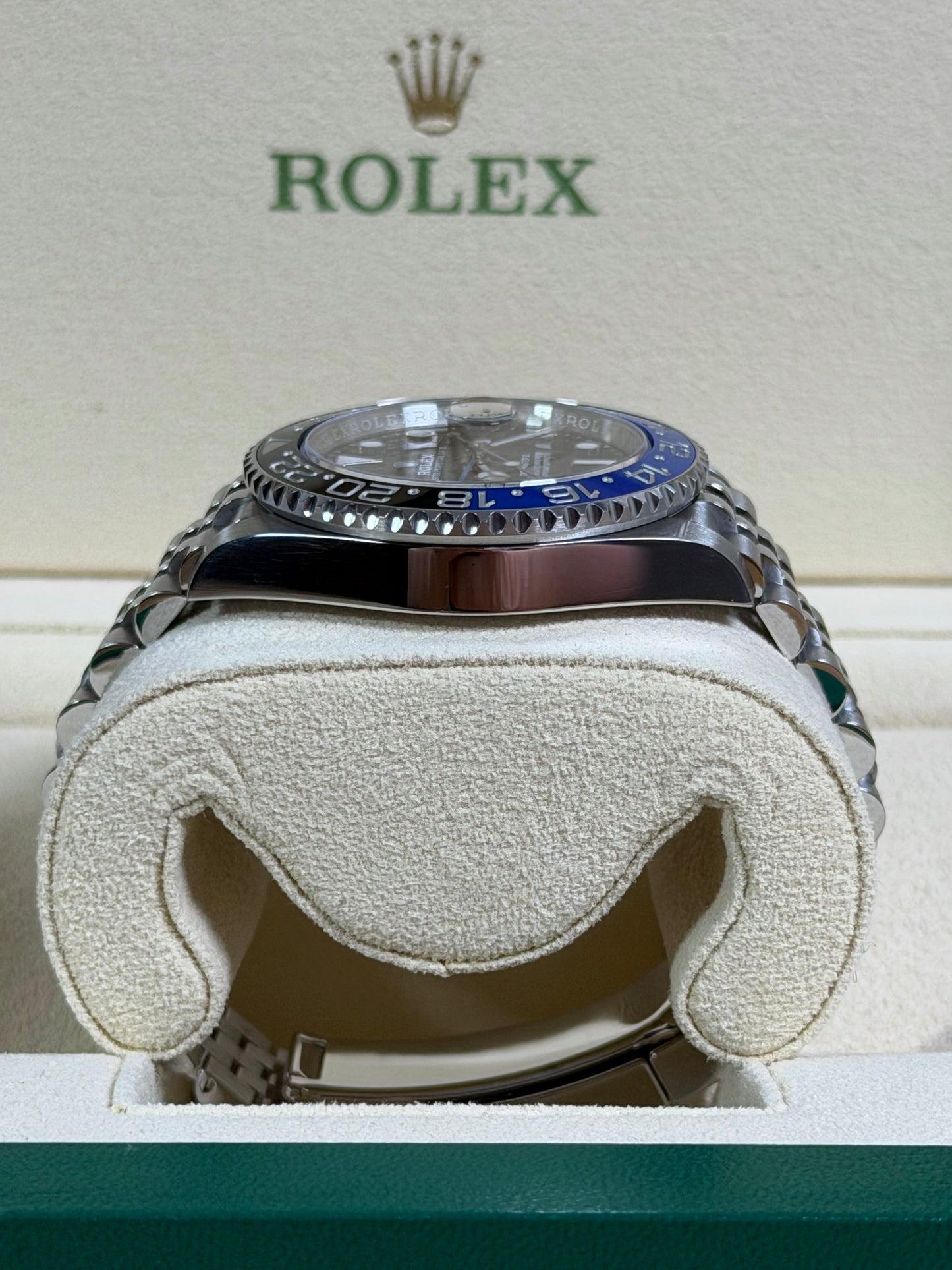Rolex GMT Master 2 "Batgirl" 126710BLNR / 2022 / Full Set / Top Zustand