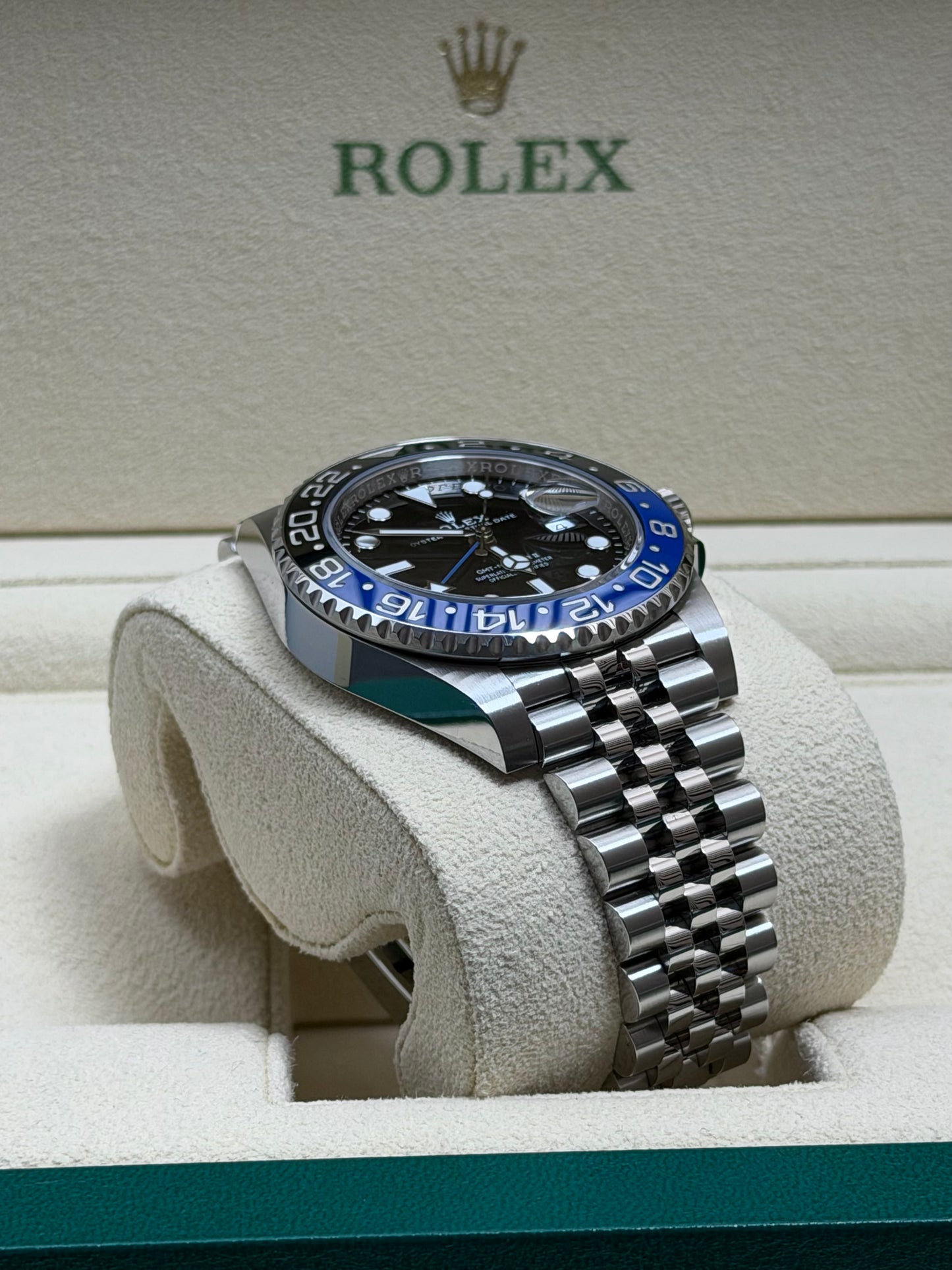 Rolex GMT Master 2 "Batgirl" 126710BLNR / 2023 / Full Set / Top Zustand