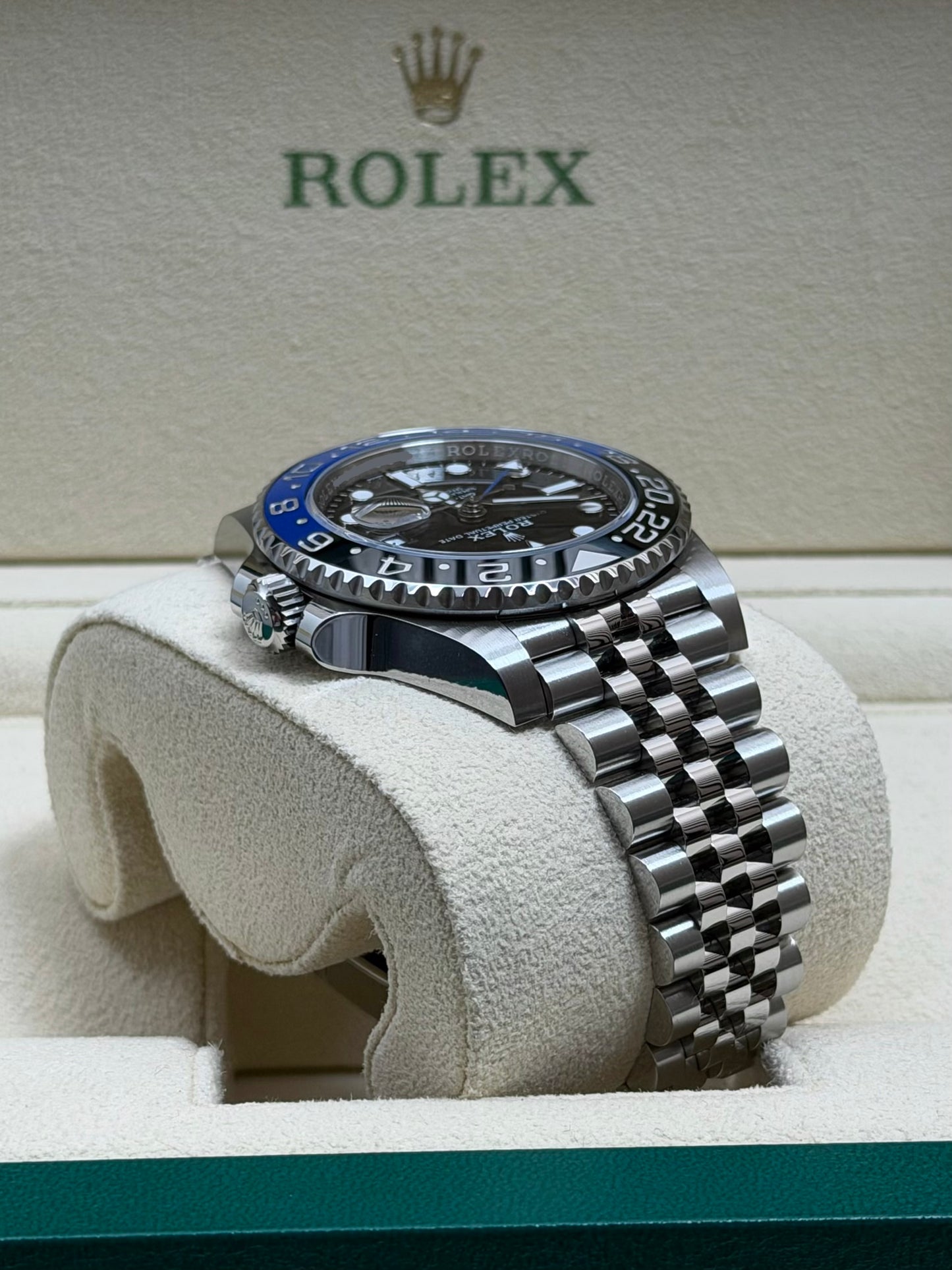Rolex GMT Master 2 "Batgirl" 126710BLNR / 2023 / Full Set / Top Zustand