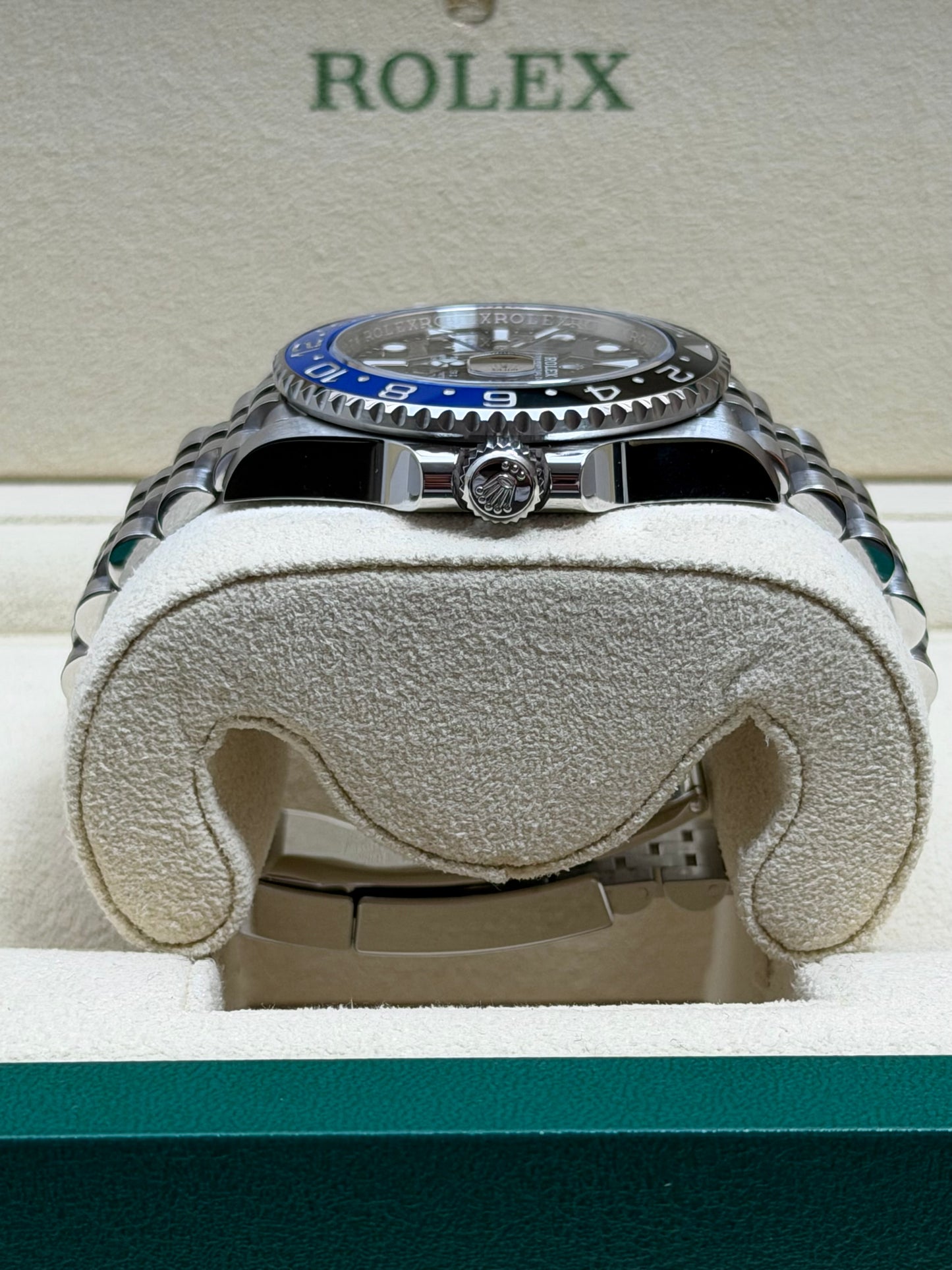 Rolex GMT Master 2 "Batgirl" 126710BLNR / 2023 / Full Set / Top Zustand