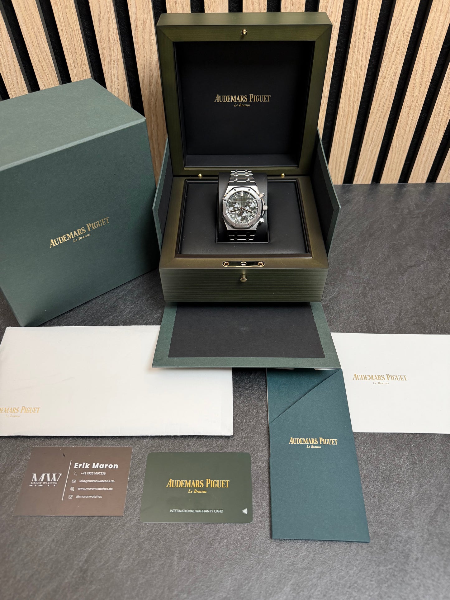 Audemars Piguet Royal Oak Chronograph Grün / 2024 / Full Set / Sehr gut