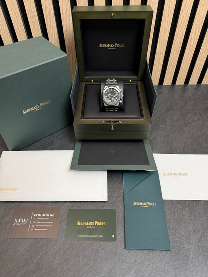 Audemars Piguet Royal Oak Chronograph Grün / 2024 / Full Set / Sehr gut