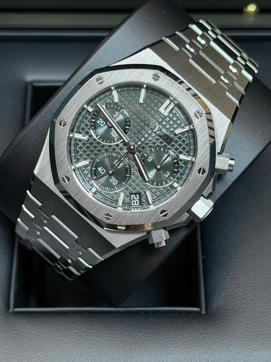 Audemars Piguet Royal Oak Chronograph Grün / 2024 / Full Set / Sehr gut