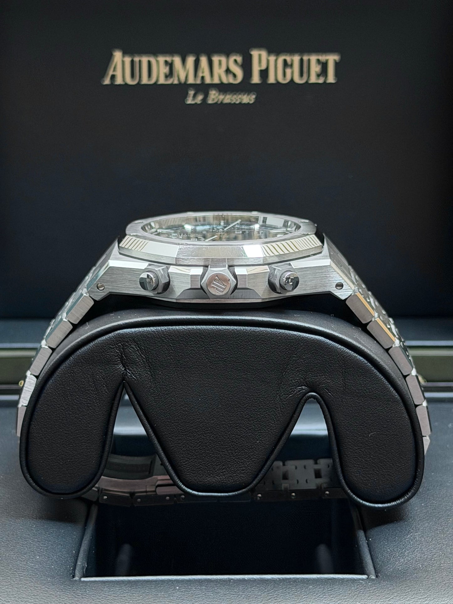 Audemars Piguet Royal Oak Chronograph Grün / 2024 / Full Set / Sehr gut