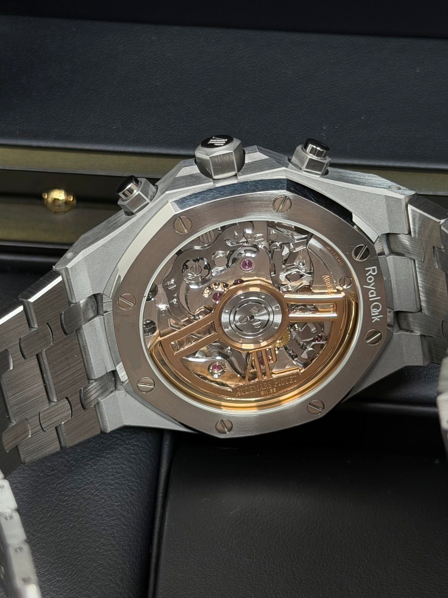 Audemars Piguet Royal Oak Chronograph Grün / 2024 / Full Set / Sehr gut