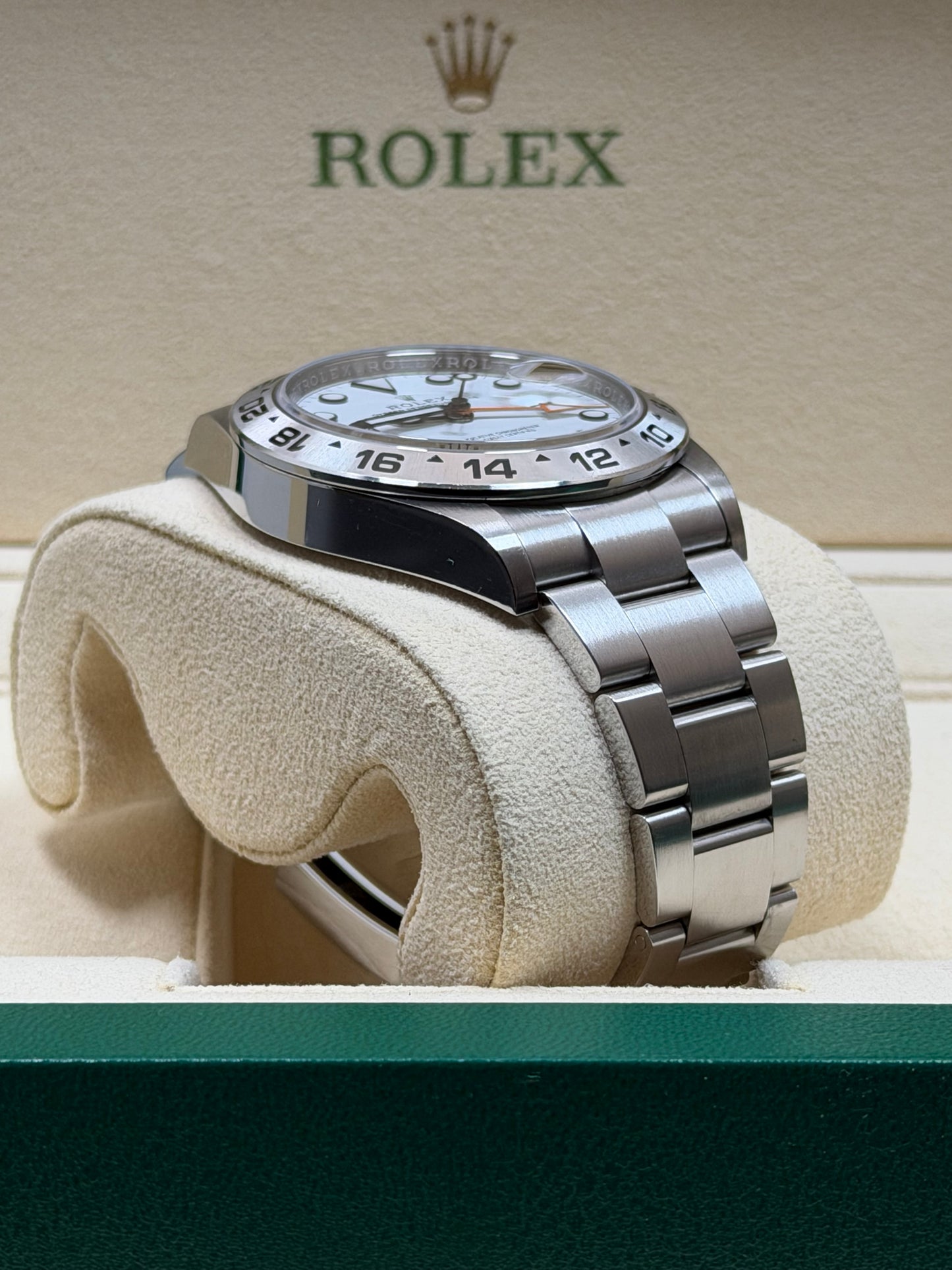 Rolex Explorer 2 Polar 226570 / 2022 / Full Set / Sehr gut