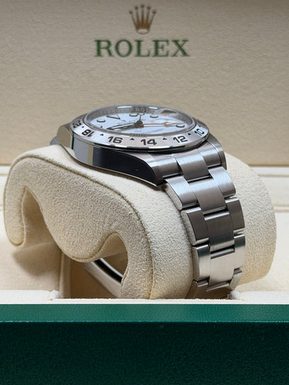 Rolex Explorer 2 Polar 226570 / 2022 / Full Set / Sehr gut
