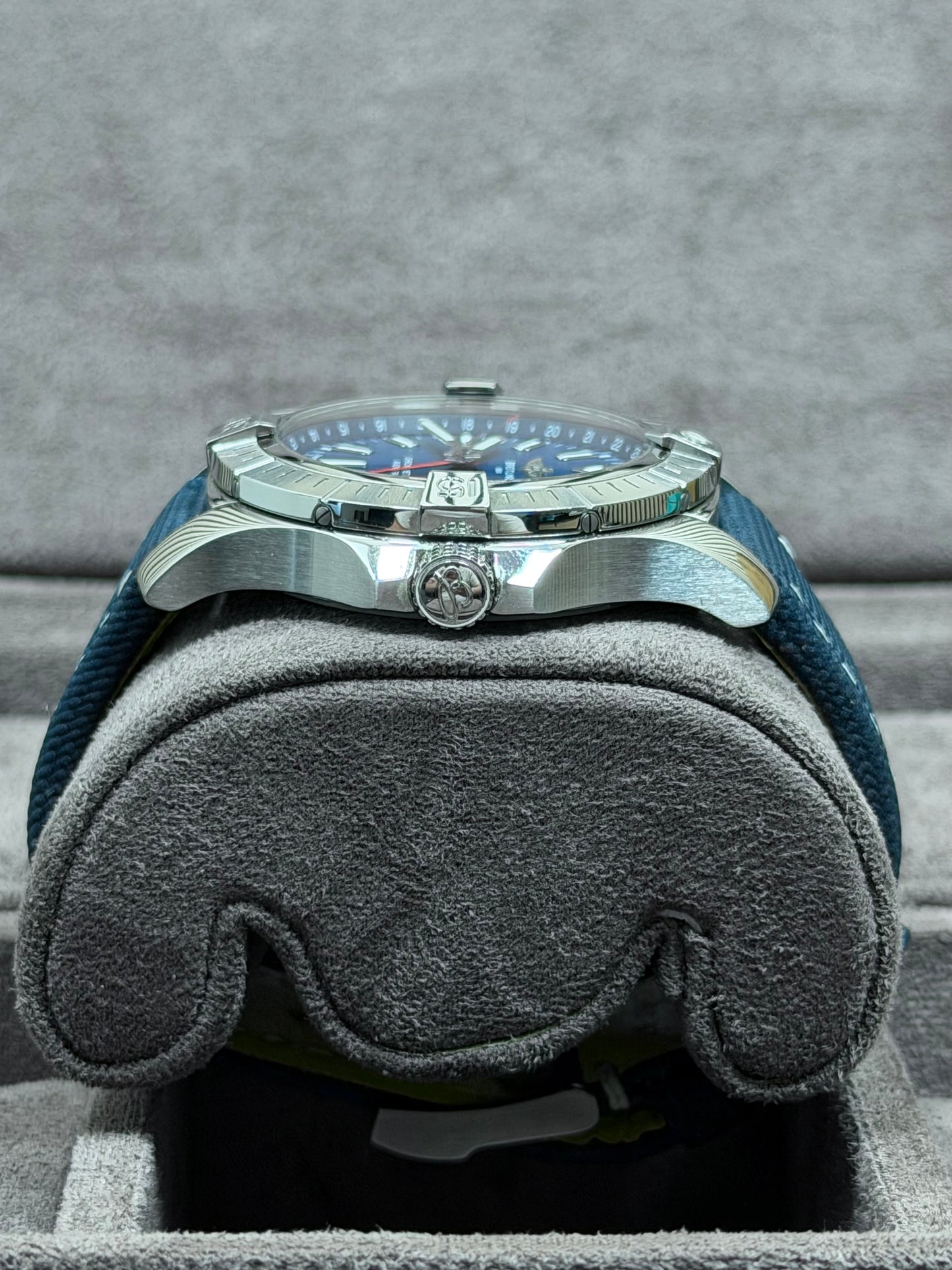 Breitling Avenger Automatic GMT 45 / 2025 / Full Set / Top Zustand