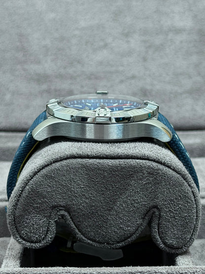Breitling Avenger Automatic GMT 45 / 2025 / Full Set / Top Zustand