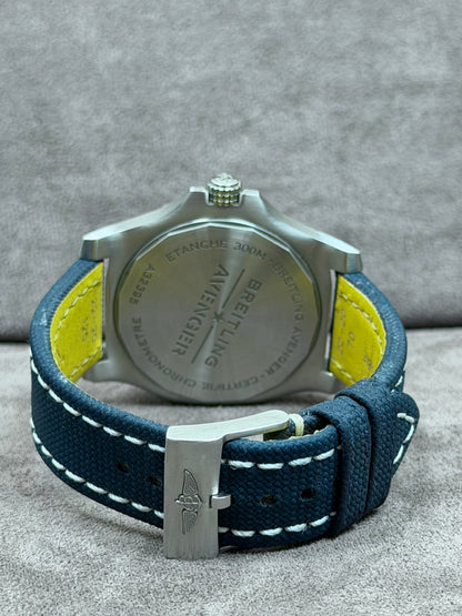 Breitling Avenger Automatic GMT 45 / 2025 / Full Set / Top Zustand