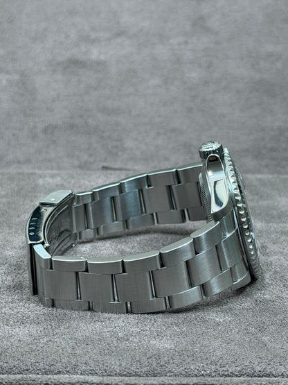 Rolex Submariner Date 16610 M-Serie No Holes / 2007 / Box & Uhr / Top Zustand