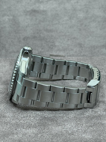 Rolex Submariner Date 16610 M-Serie No Holes / 2007 / Box & Uhr / Top Zustand