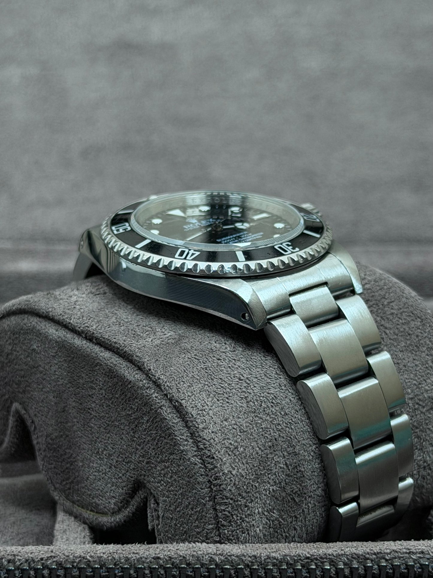 Rolex Submariner No Date 14060M V-Serie Rehaut / 2009 / Box & Uhr / Sehr gut