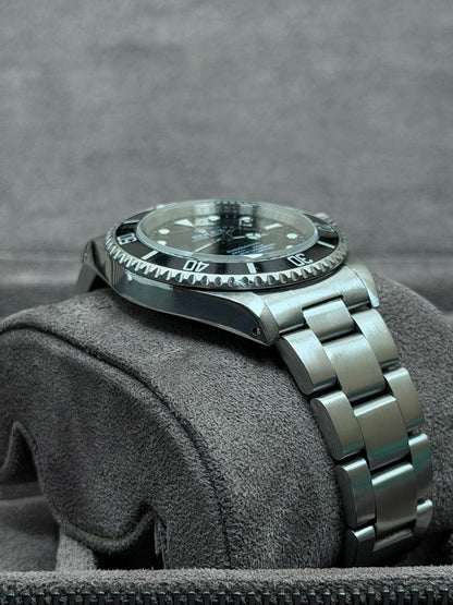 Rolex Submariner No Date 14060M V-Serie Rehaut / 2009 / Box & Uhr / Sehr gut