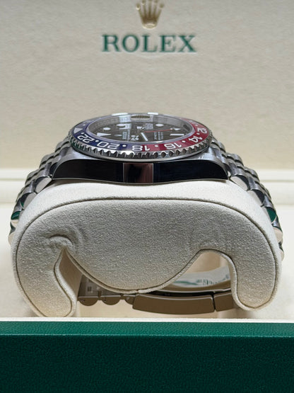 Rolex GMT Master 2 "Pepsi" 126710BLRO / 2025 / Full Set / Neuwertig