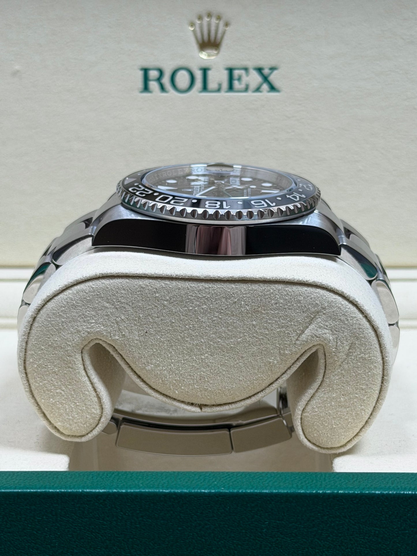 Rolex GMT Master 2 "Bruce Wayne" 126710GRNR / 2026 / Full Set / Neuwertig