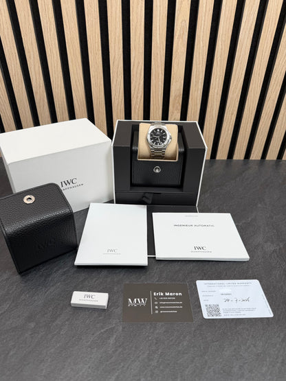 IWC Ingenieur 40 mm Schwarz / 2025 / Full Set / Top Zustand