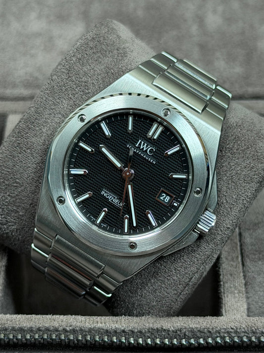IWC Ingenieur 40 mm Schwarz / 2025 / Full Set / Top Zustand