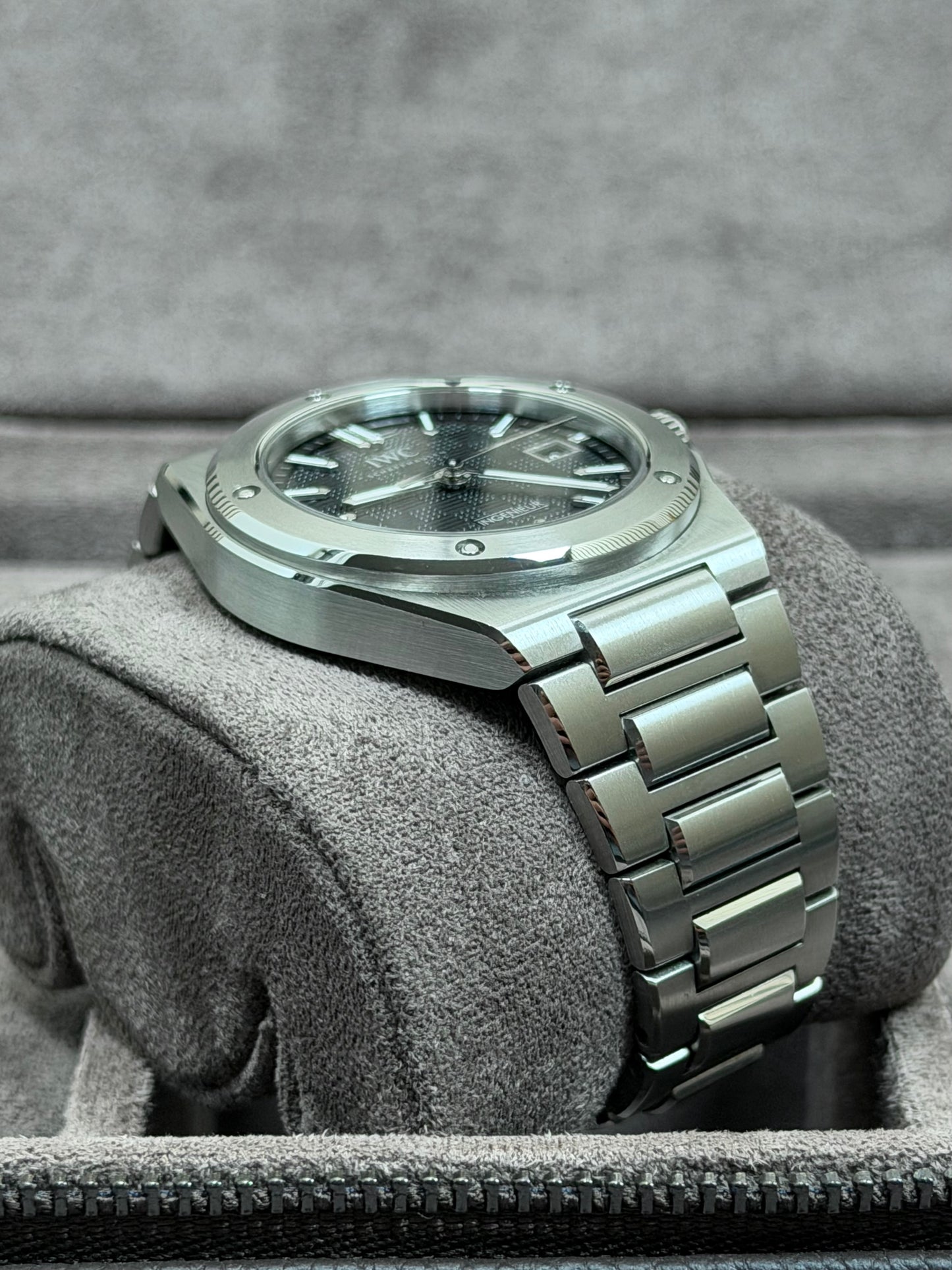 IWC Ingenieur 40 mm Schwarz / 2025 / Full Set / Top Zustand