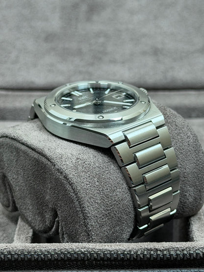IWC Ingenieur 40 mm Schwarz / 2025 / Full Set / Top Zustand