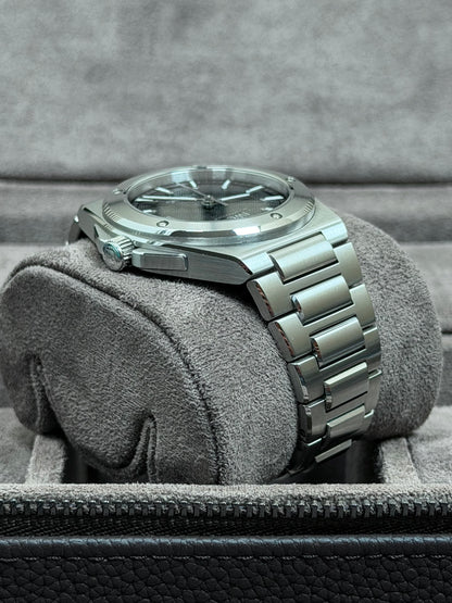 IWC Ingenieur 40 mm Schwarz / 2025 / Full Set / Top Zustand