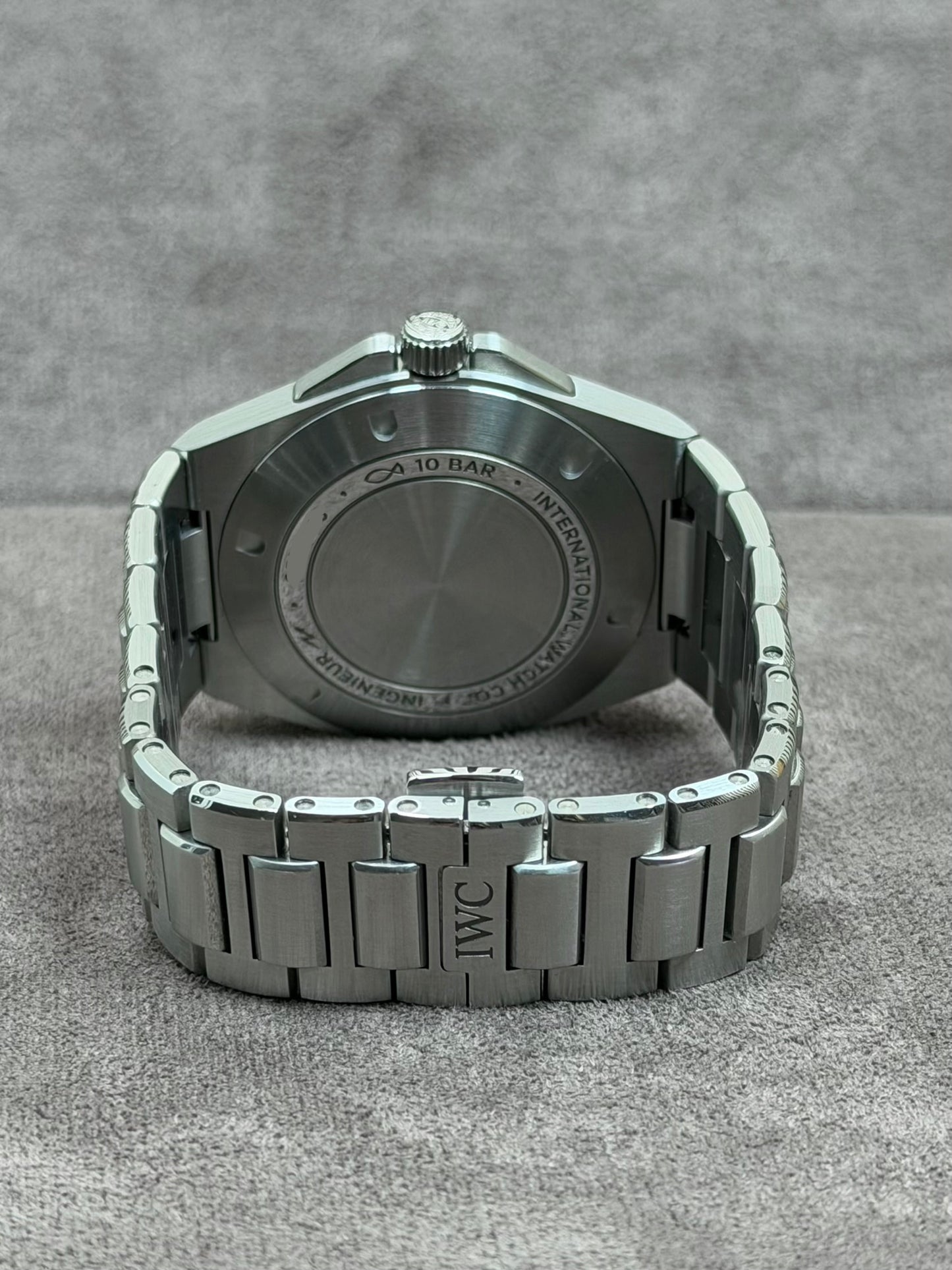 IWC Ingenieur 40 mm Schwarz / 2025 / Full Set / Top Zustand