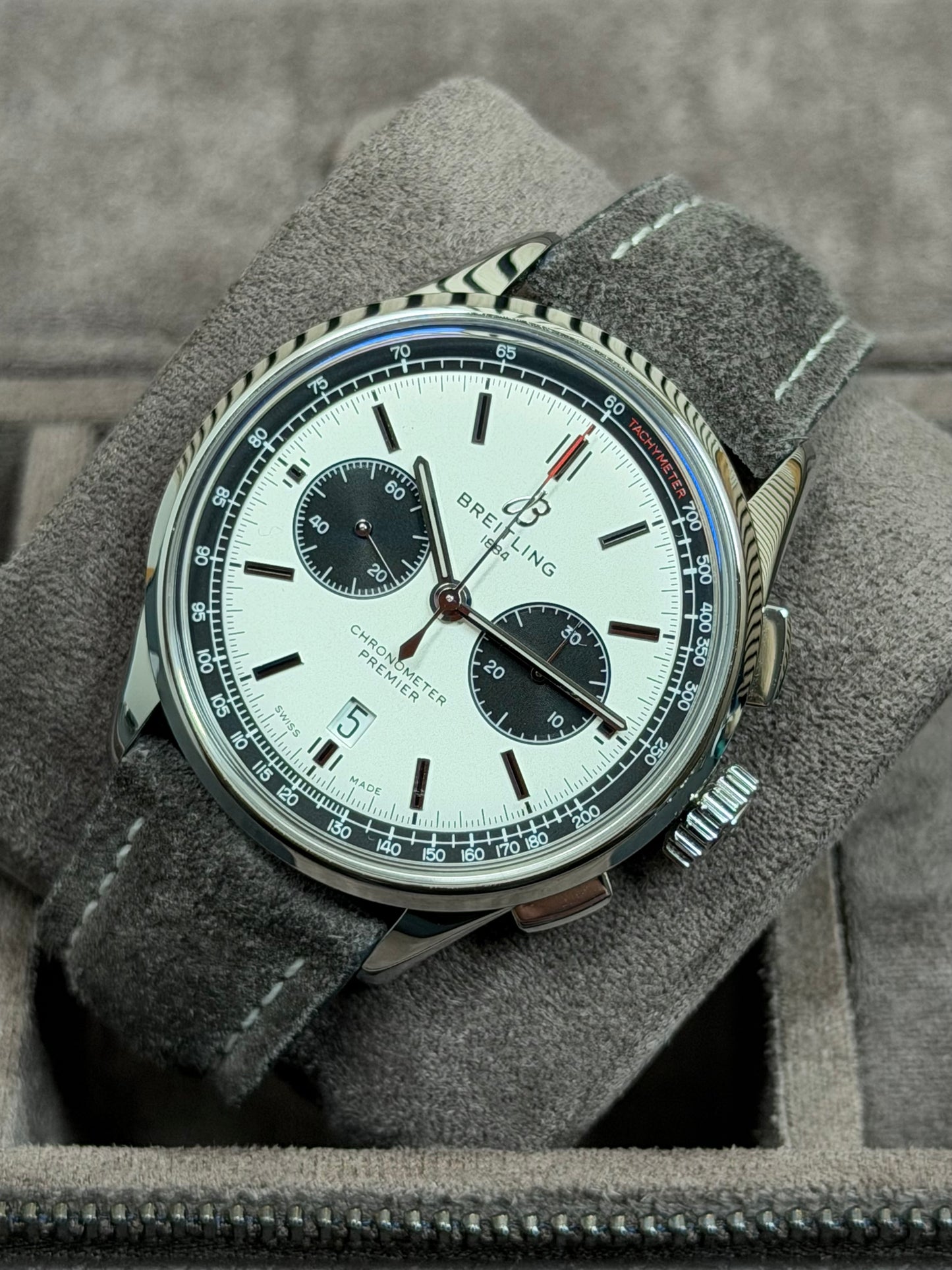 Breitling Premier B01 Panda / 2024 / Full Set / Top Zustand