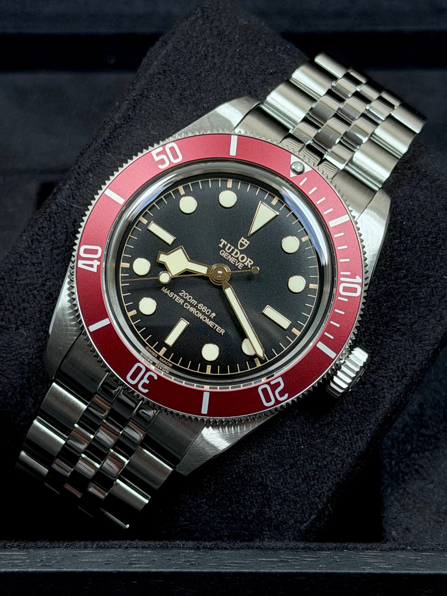 Tudor Black Bay Bordeaux / 2023 / Full Set / Top Zustand