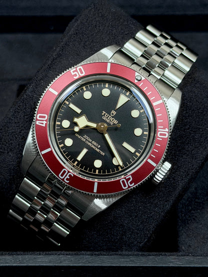 Tudor Black Bay Bordeaux / 2023 / Full Set / Top Zustand
