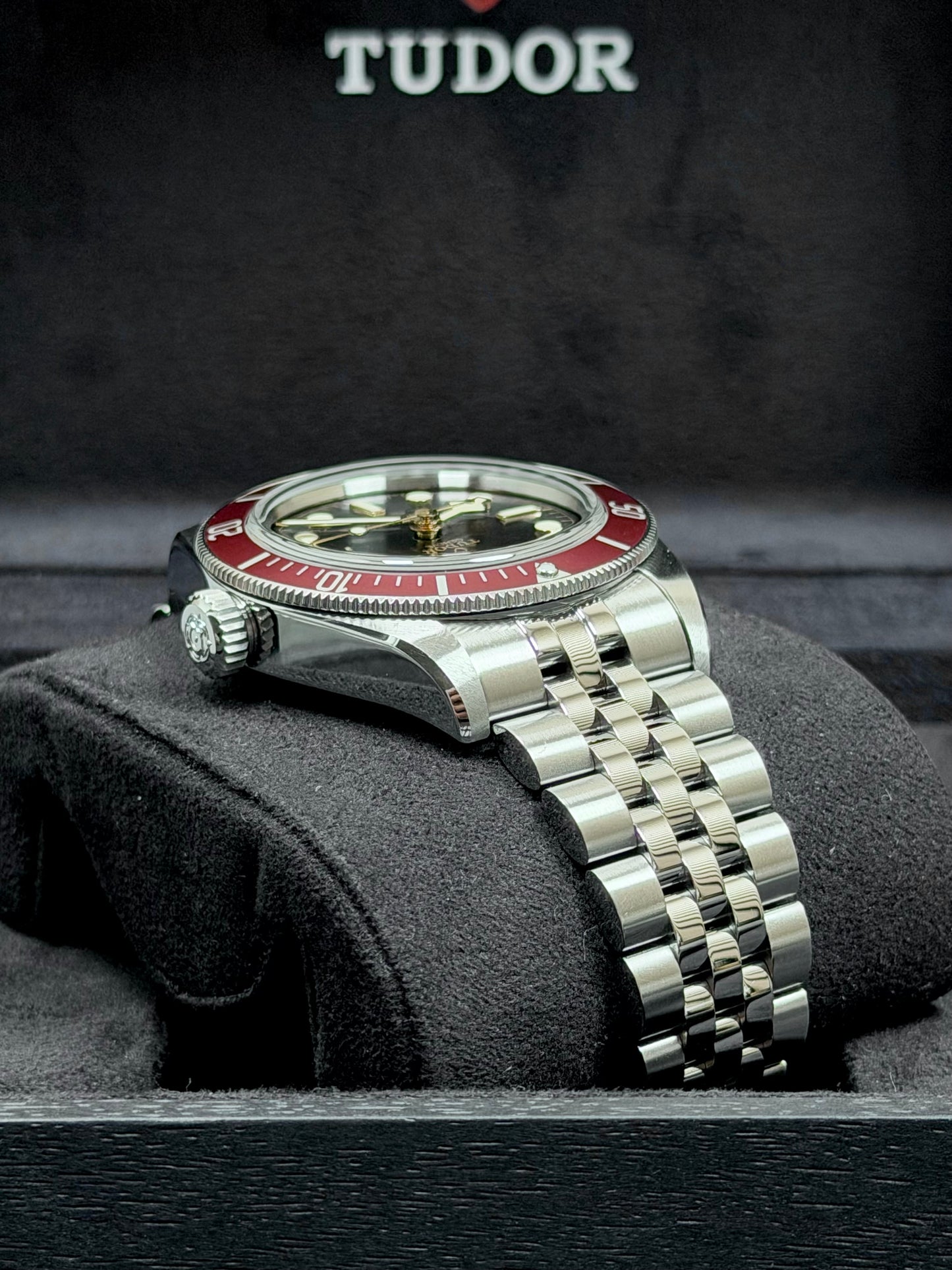 Tudor Black Bay Bordeaux / 2023 / Full Set / Top Zustand