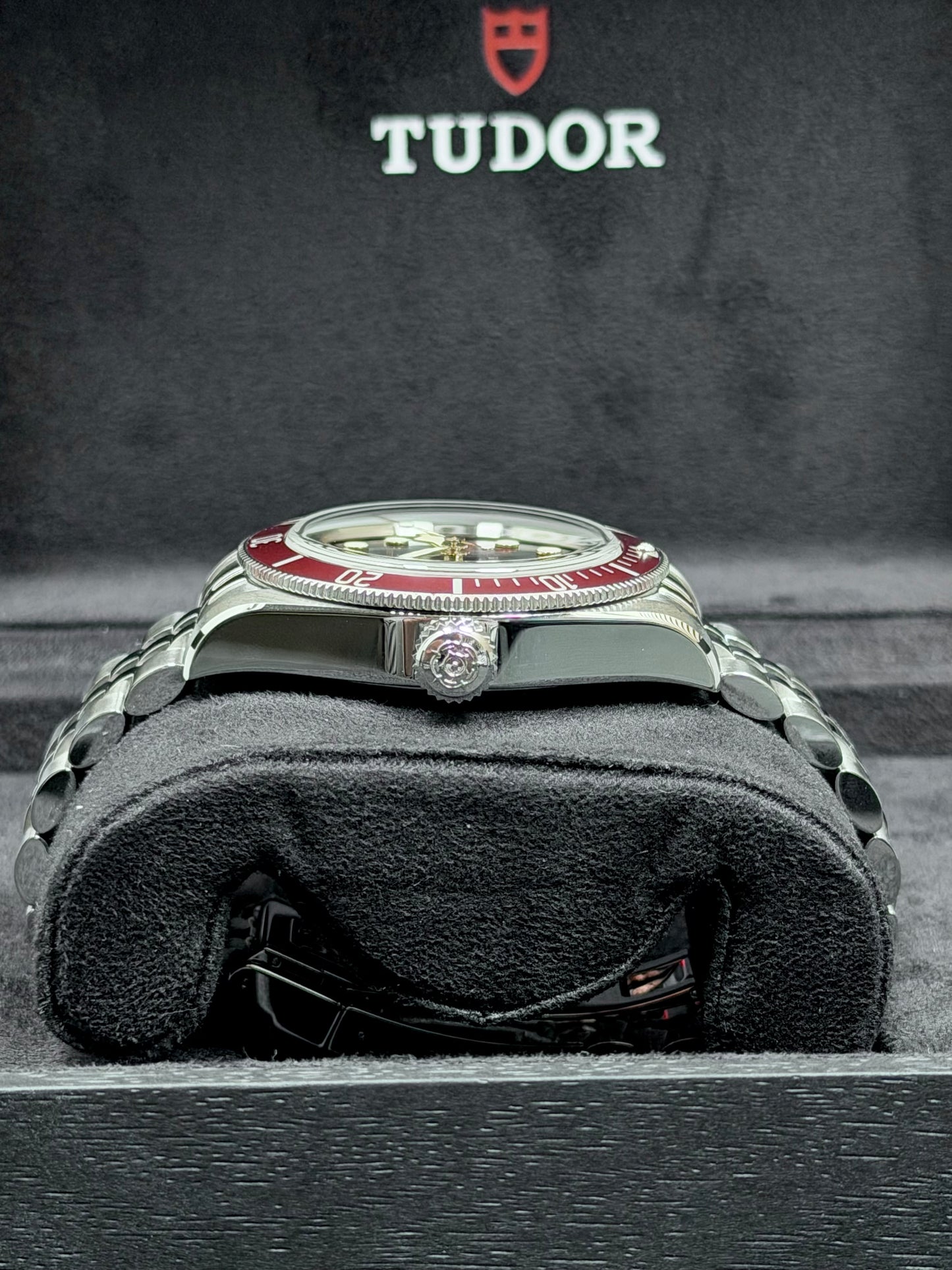 Tudor Black Bay Bordeaux / 2023 / Full Set / Top Zustand
