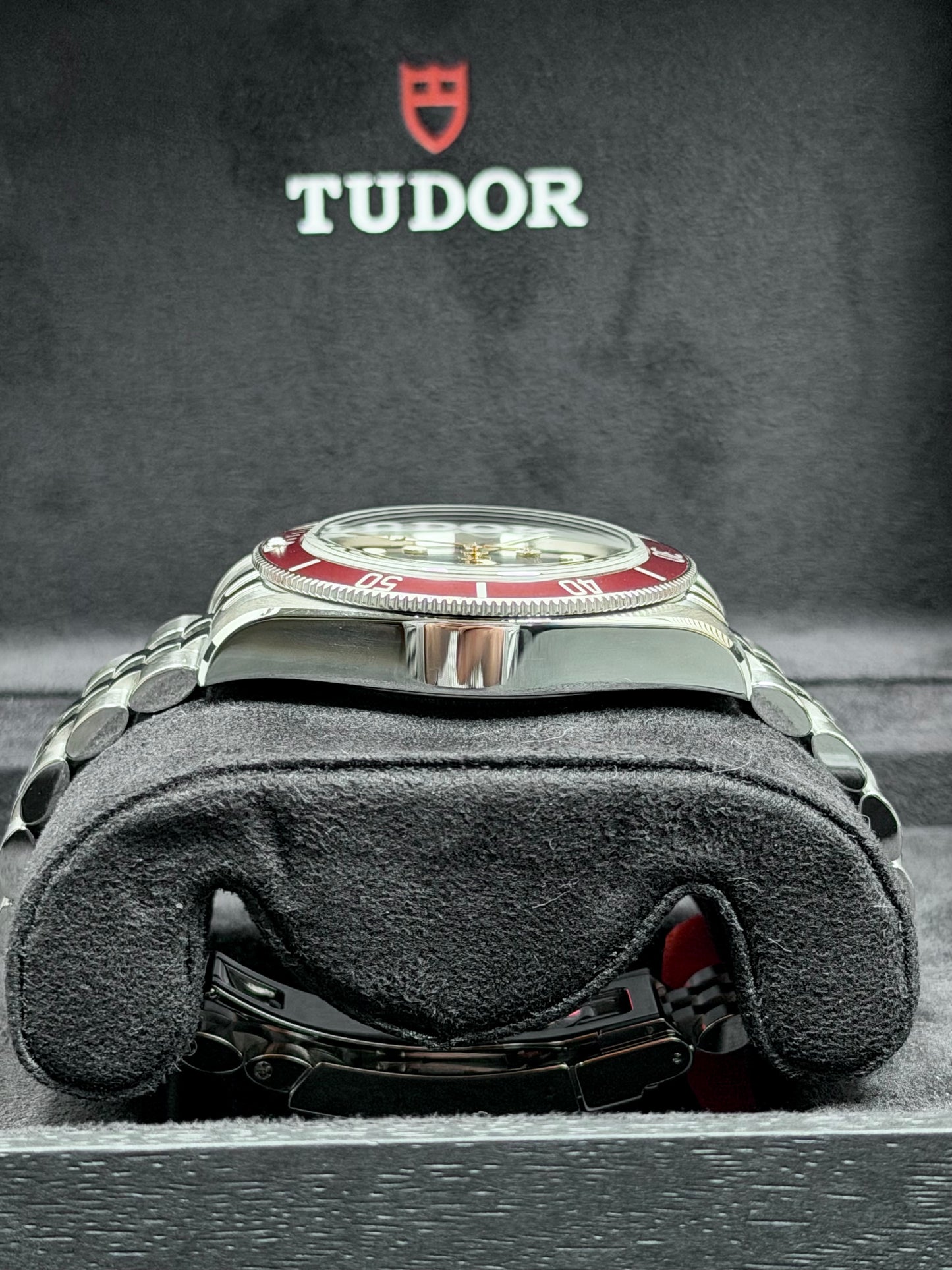 Tudor Black Bay Bordeaux / 2023 / Full Set / Top Zustand