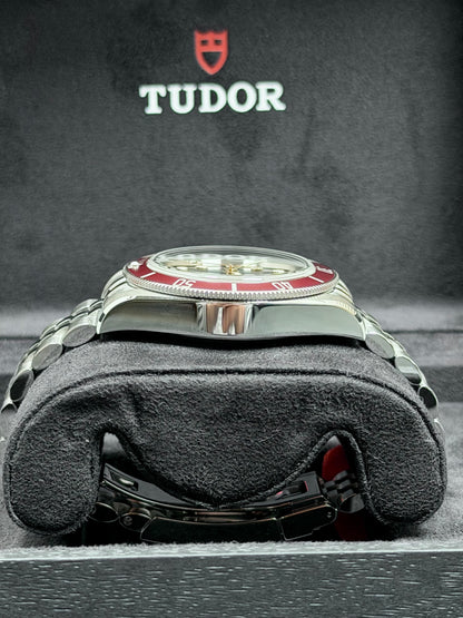 Tudor Black Bay Bordeaux / 2023 / Full Set / Top Zustand