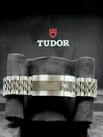 Tudor Black Bay Bordeaux / 2023 / Full Set / Top Zustand