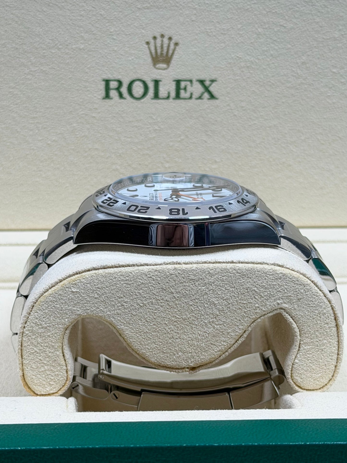 Rolex Explorer 2 Polar 226570 / 2022 / Full Set / Sehr gut