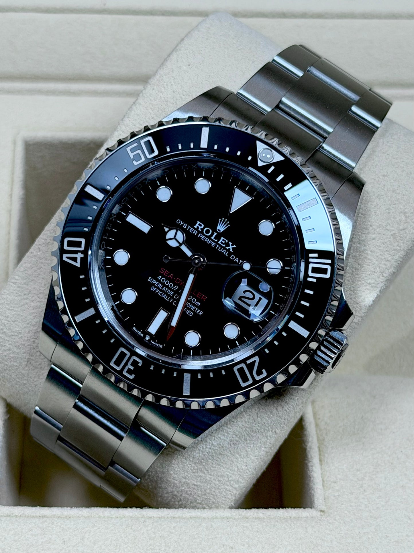 Rolex Sea-Dweller 126600 / 2024 / Full Set / Sehr gut