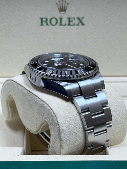 Rolex Sea-Dweller 126600 / 2024 / Full Set / Sehr gut