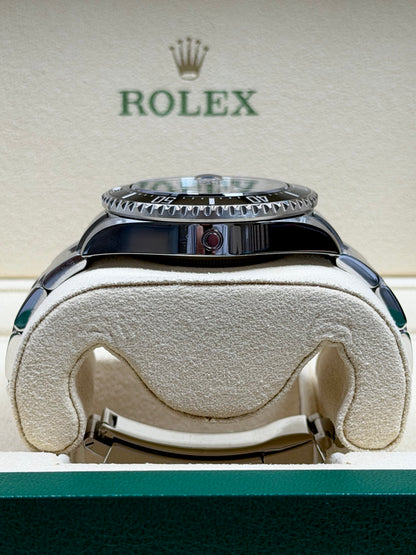 Rolex Sea-Dweller 126600 / 2024 / Full Set / Sehr gut