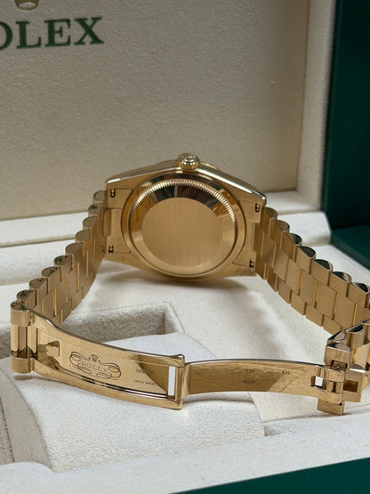 Rolex Day-Date 36 18K Gelbgold / 2015 / Full Set / Top Zustand
