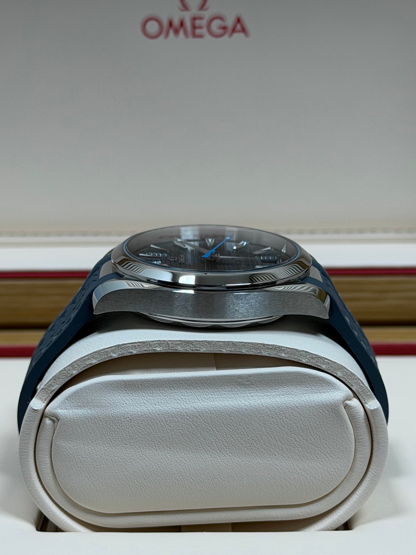 Omega Seamaster Aqua Terra Blau-Grau / 2026 / Full Set / Top Zustand