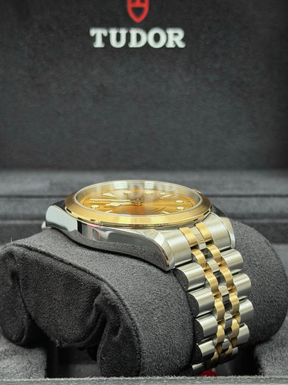 Tudor Black Bay 41 Stahl Gold / 2021 / Full Set / Top Zustand