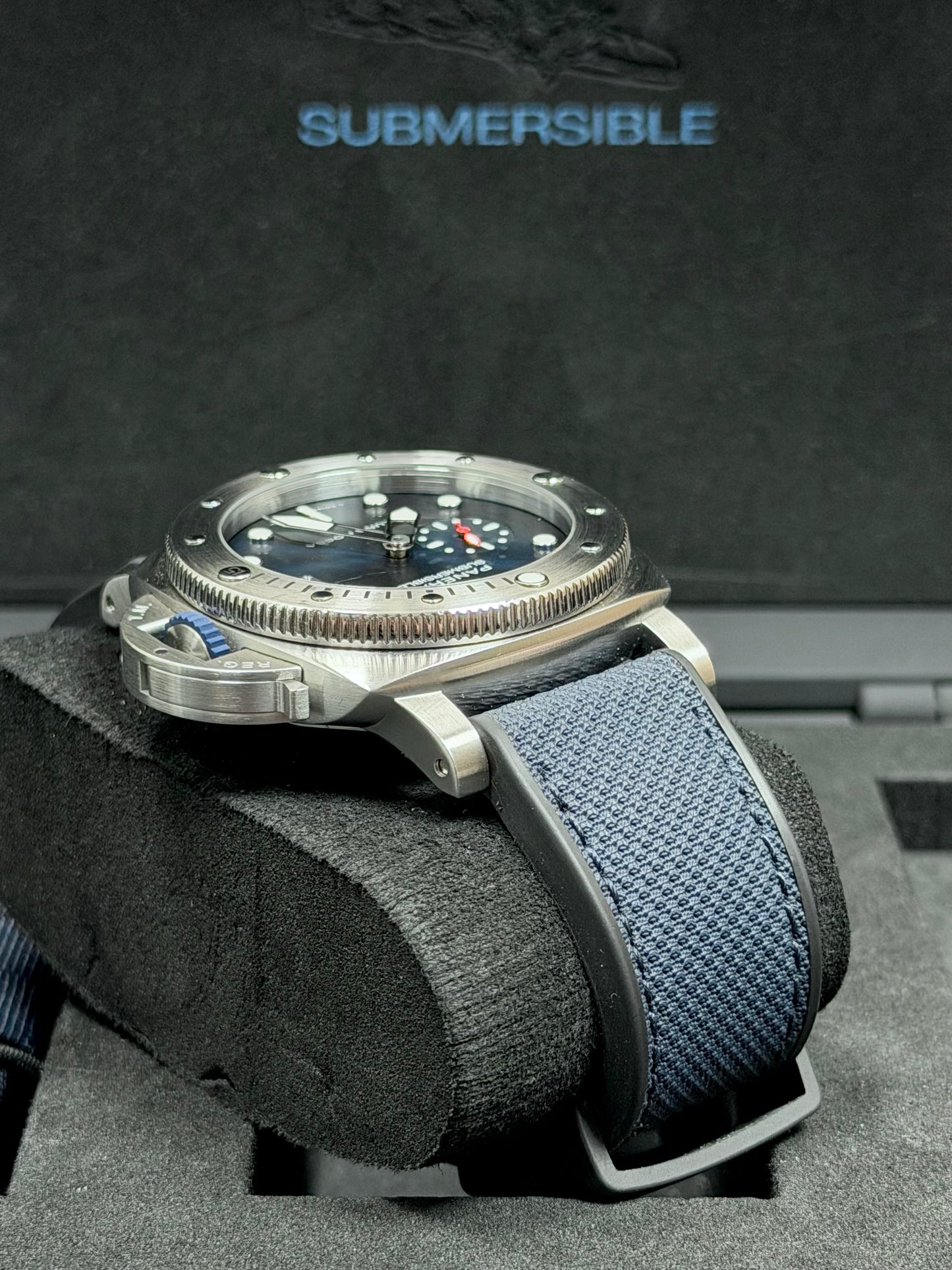 Panerai Luminor Submersible Luna Rossa / 2022 / Full Set / Sehr gut
