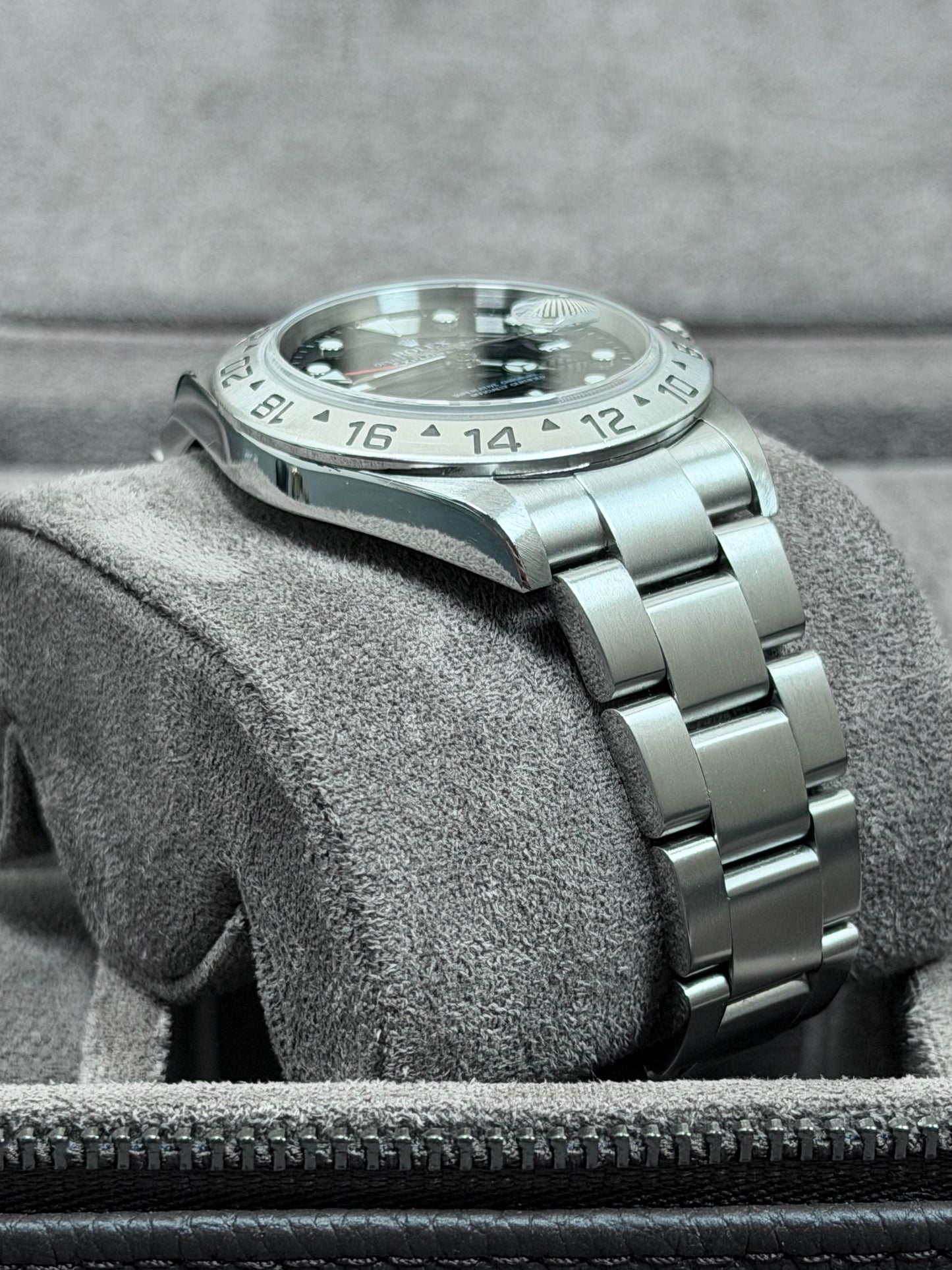 Rolex Explorer 2 16570 No Holes / 2007 / Box & Uhr / Sehr gut