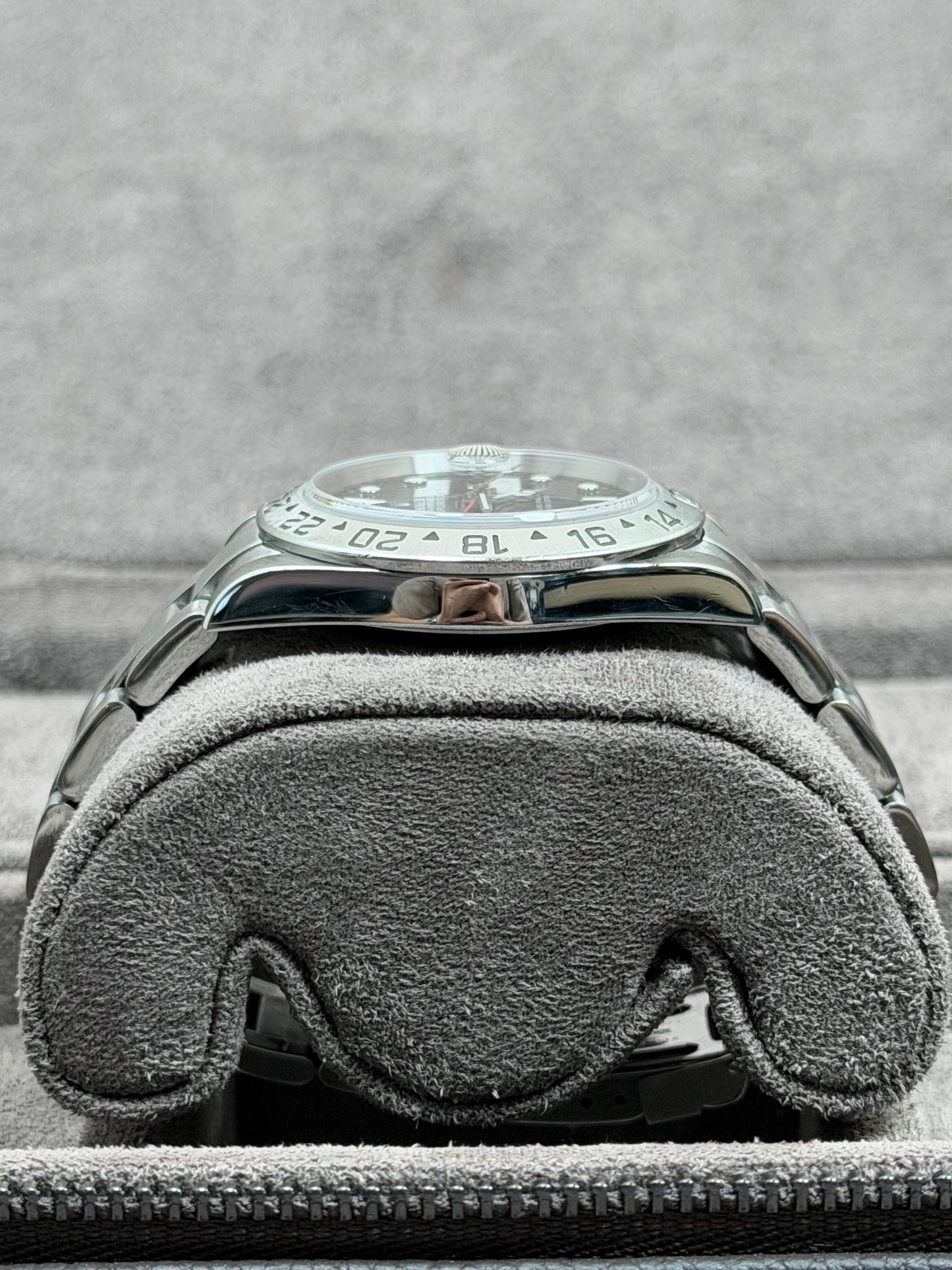 Rolex Explorer 2 16570 No Holes / 2007 / Box & Uhr / Sehr gut