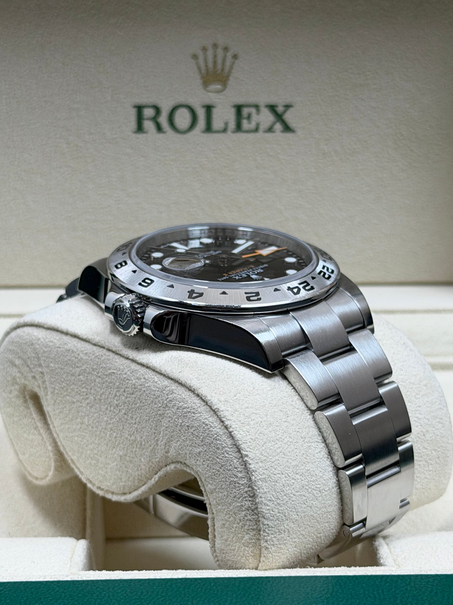 Rolex Explorer 2 Schwarz 216570 / 2017 / Full Set / Sehr gut