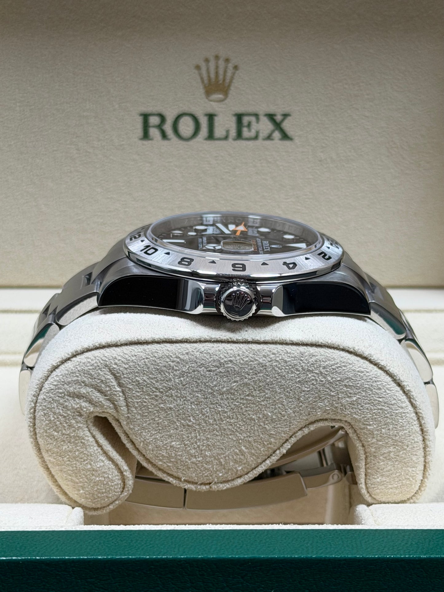 Rolex Explorer 2 Schwarz 216570 / 2017 / Full Set / Sehr gut