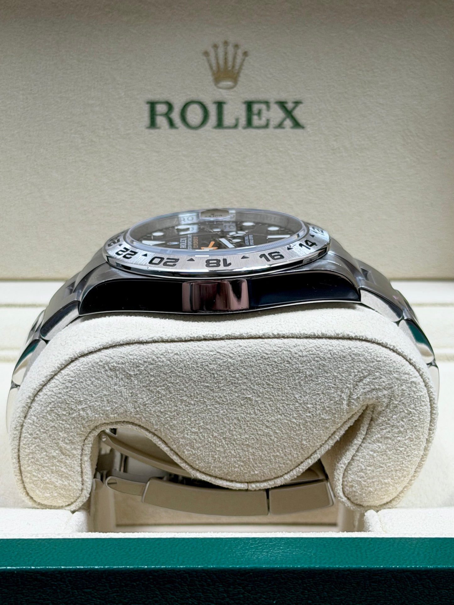 Rolex Explorer 2 Schwarz 216570 / 2017 / Full Set / Sehr gut