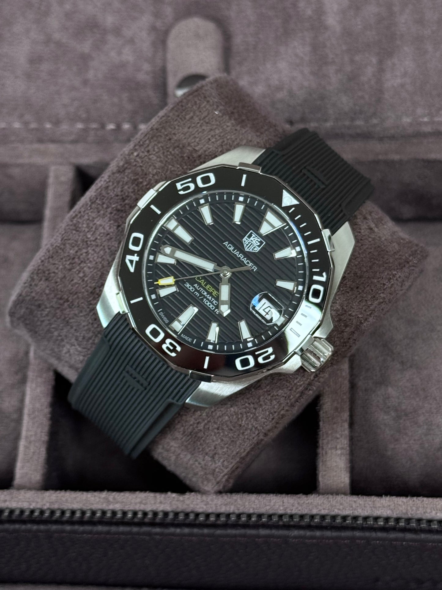 TAG HEUER Aquaracer 300M Schwarz 41mm / 2022 / Full Set / Teilverklebt
